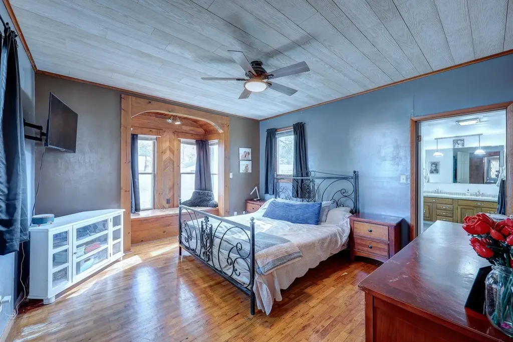 915 E 15th Avenue Winfield KS 67156