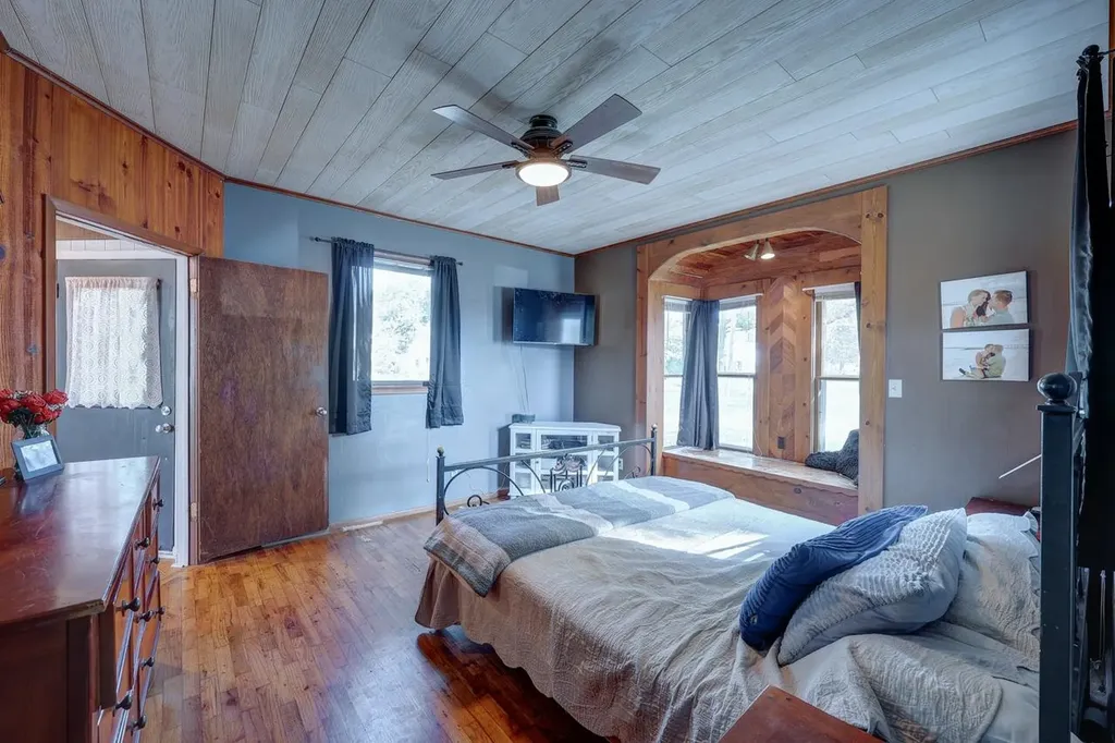 915 E 15th Avenue Winfield KS 67156