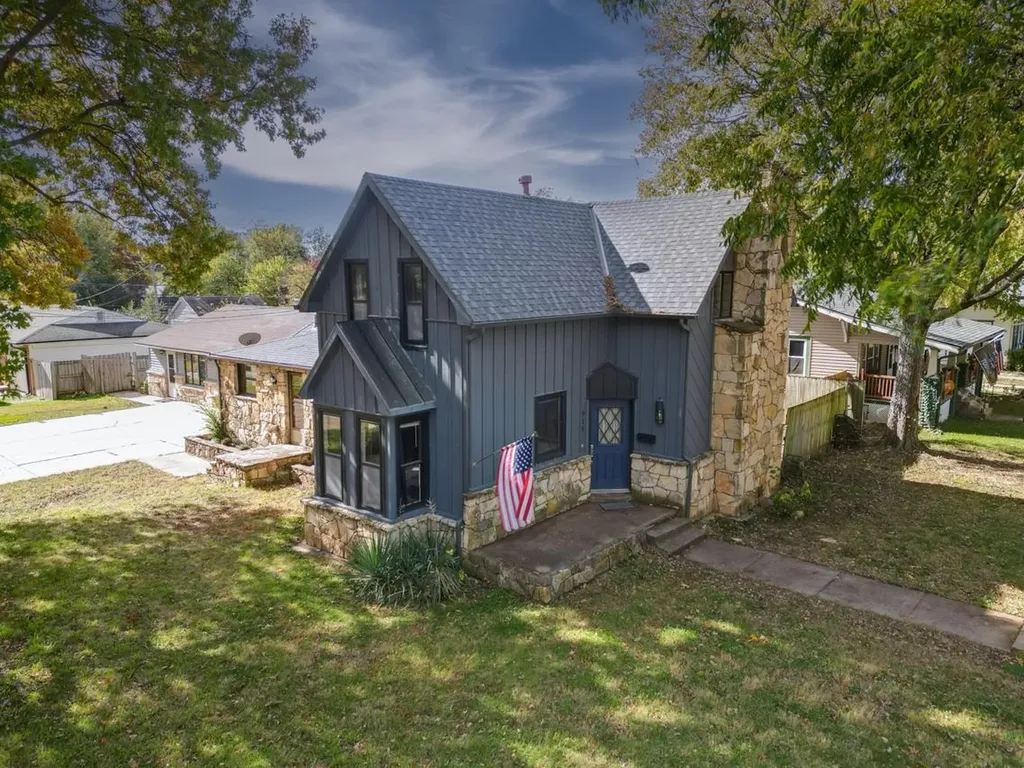 915 E 15th Avenue Winfield KS 67156
