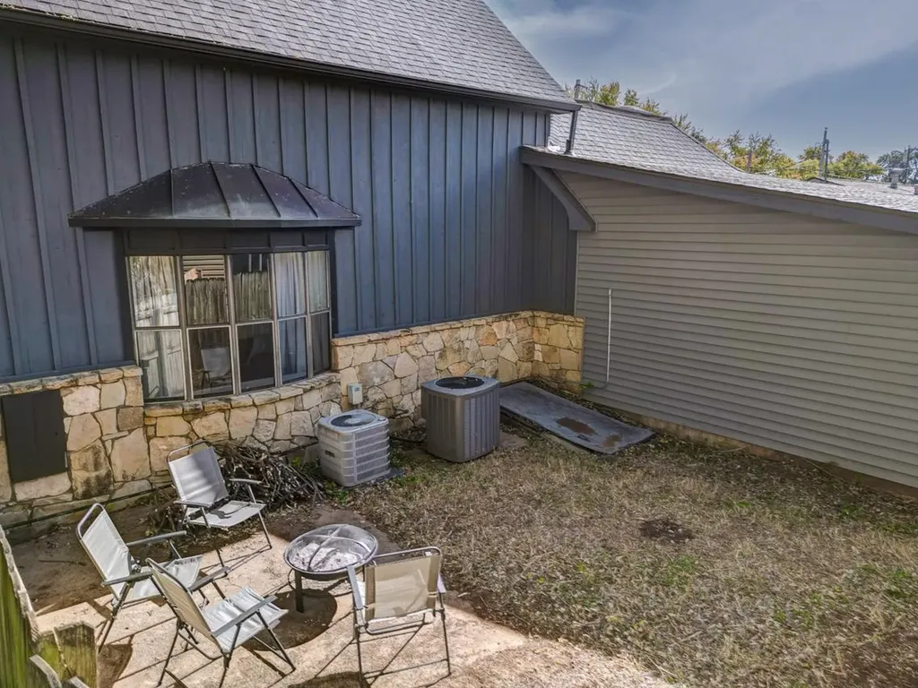 915 E 15th Avenue Winfield KS 67156