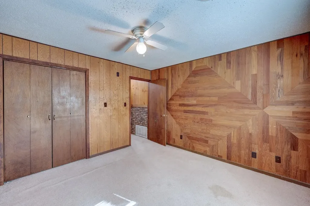 915 E 15th Avenue Winfield KS 67156