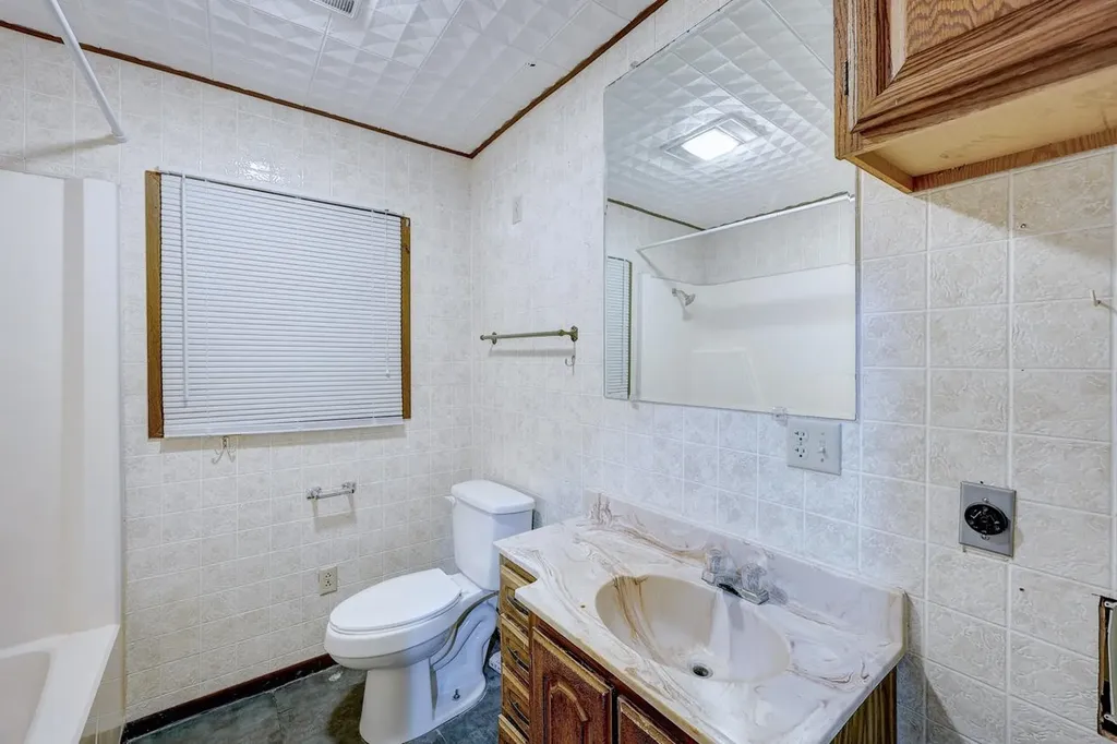 915 E 15th Avenue Winfield KS 67156