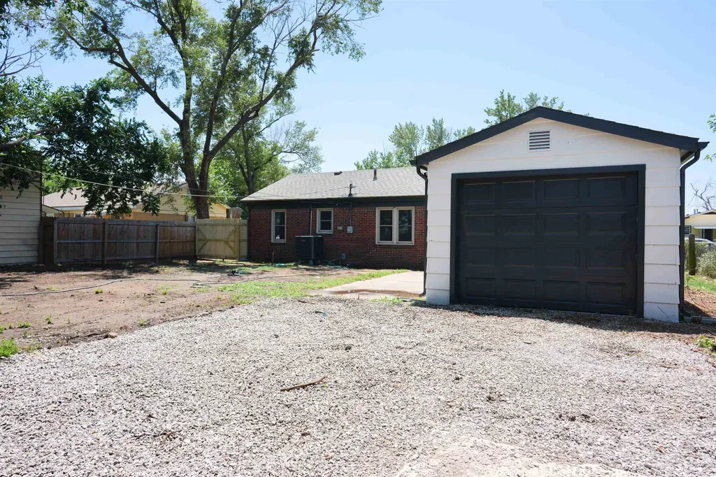 2422 W Greenfield Street Wichita KS 67217