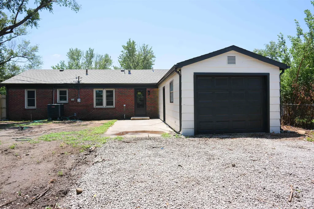 2422 W Greenfield Street Wichita KS 67217