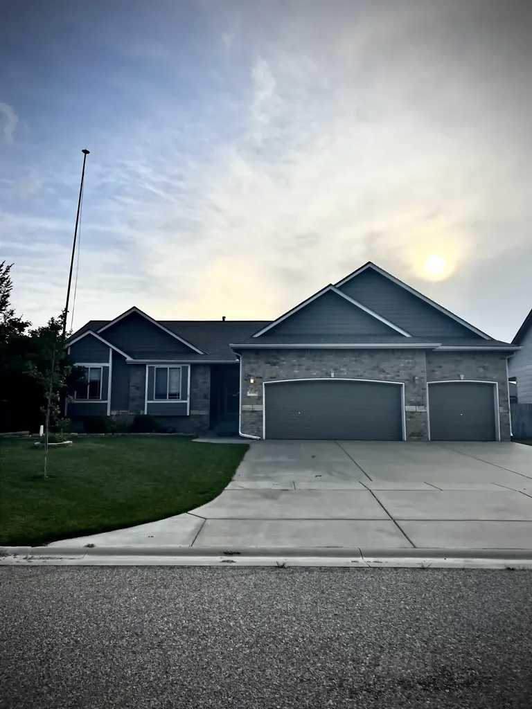 8905 N Ridgewood Lane Park City KS 67147