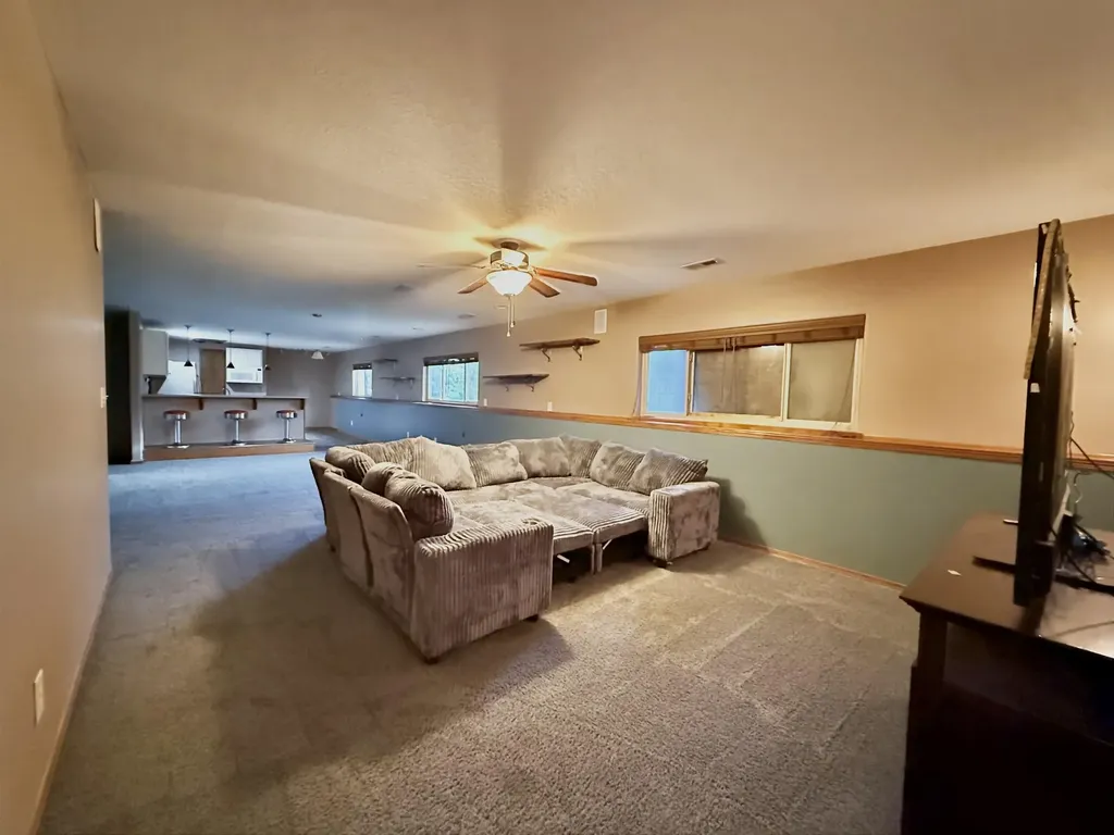 8905 N Ridgewood Lane Park City KS 67147