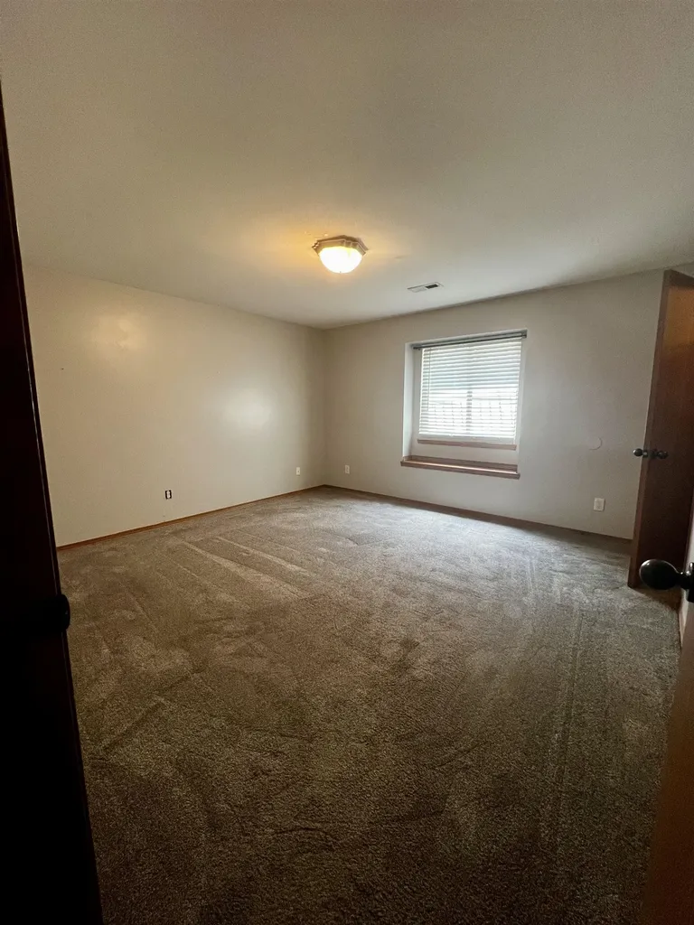 8905 N Ridgewood Lane Park City KS 67147