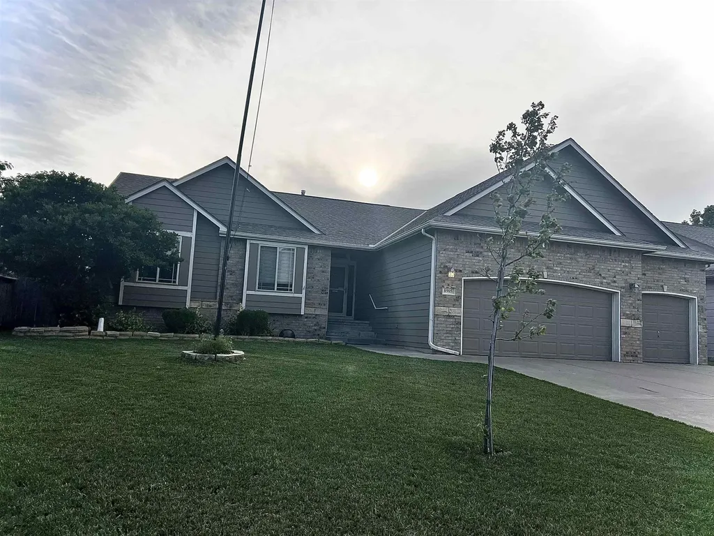 8905 N Ridgewood Lane Park City KS 67147