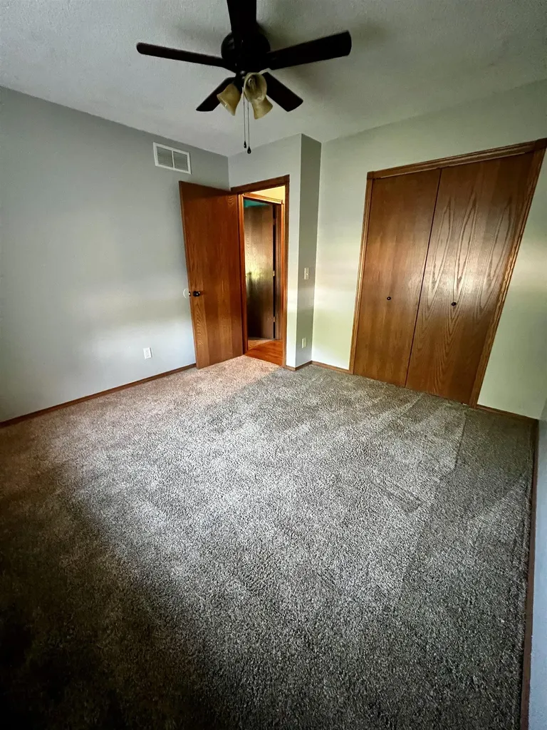 8905 N Ridgewood Lane Park City KS 67147