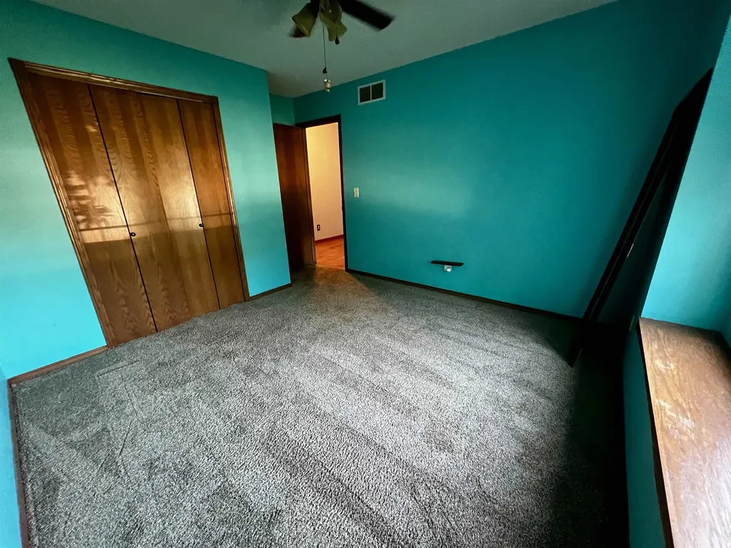 8905 N Ridgewood Lane Park City KS 67147