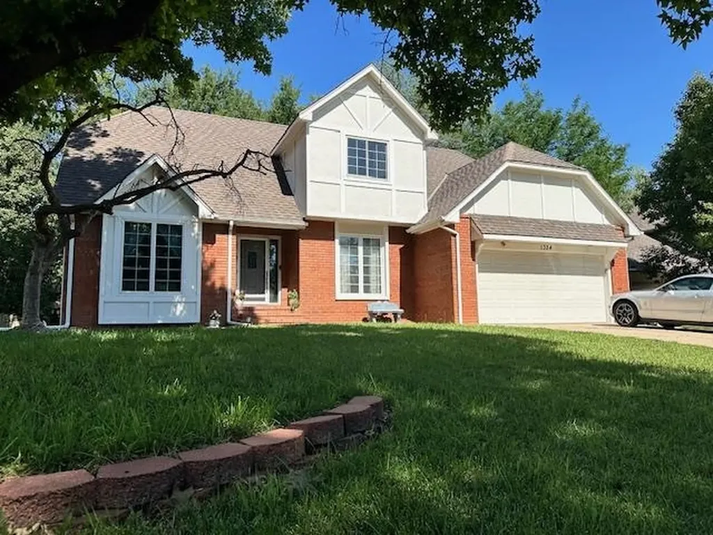 1334 N Coachhouse Wichita KS 67235