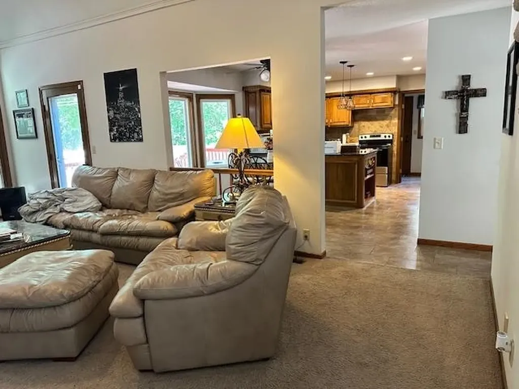 1334 N Coachhouse Wichita KS 67235