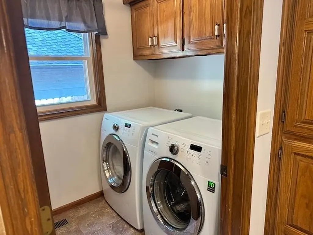 1334 N Coachhouse Wichita KS 67235