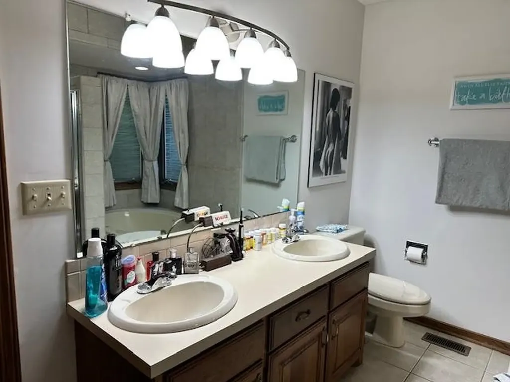 1334 N Coachhouse Wichita KS 67235