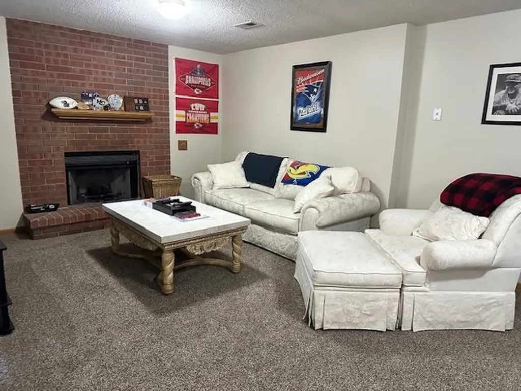 1334 N Coachhouse Wichita KS 67235
