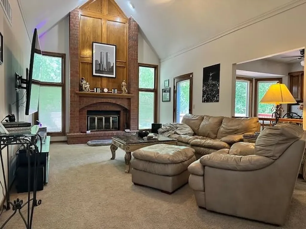 1334 N Coachhouse Wichita KS 67235
