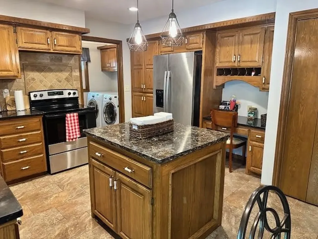 1334 N Coachhouse Wichita KS 67235