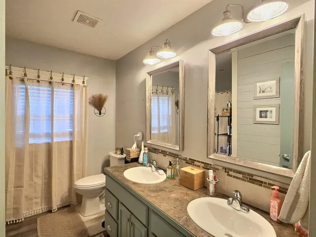818 E Greenway Court Derby KS 67037