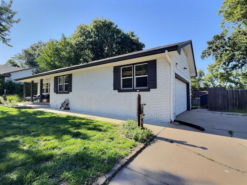 818 E Greenway Court Derby KS 67037