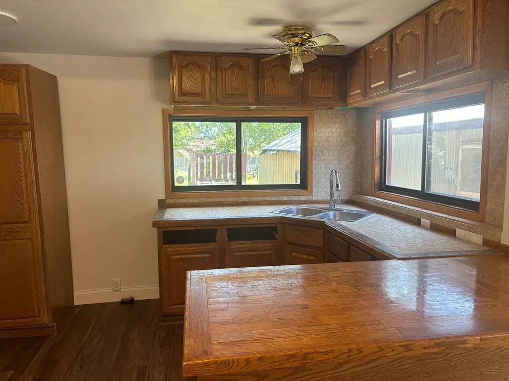 1006 S Emporia Wichita KS 67211