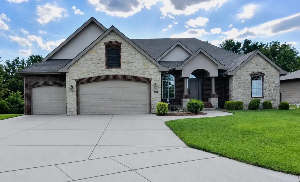 2243 N Silverdale Street Andover KS 67002-7572