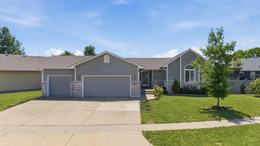2134 S Golden Hills Street Wichita KS 67209