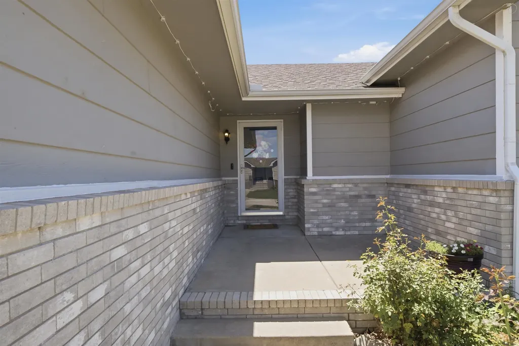 2134 S Golden Hills Street Wichita KS 67209