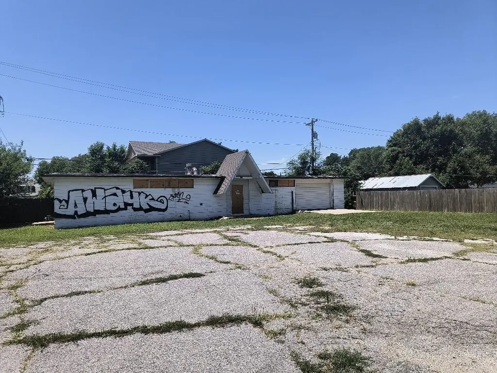 1518 E 1st Street N Wichita KS 67214