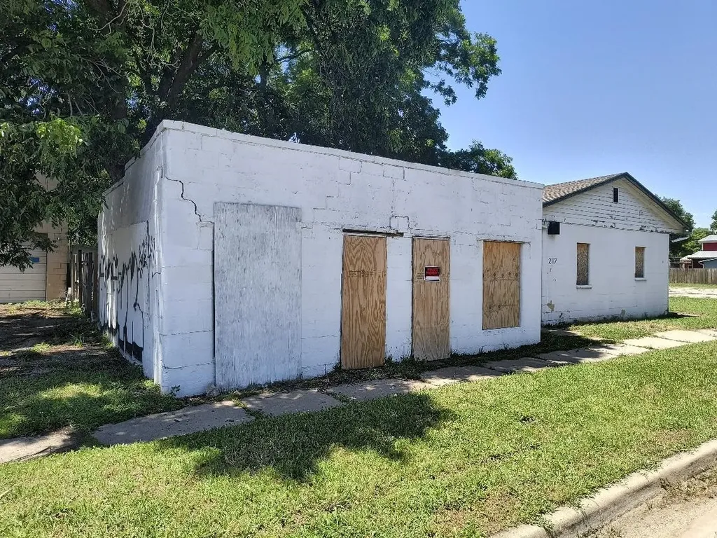 1518 E 1st Street N Wichita KS 67214