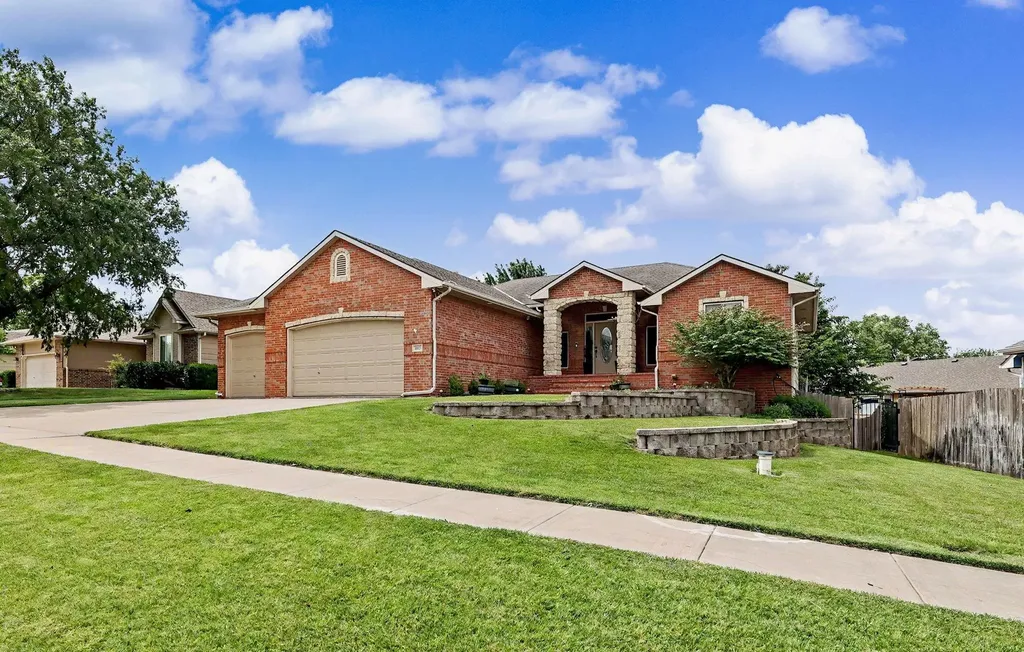 1013 E Pembrook Road Derby KS 67037