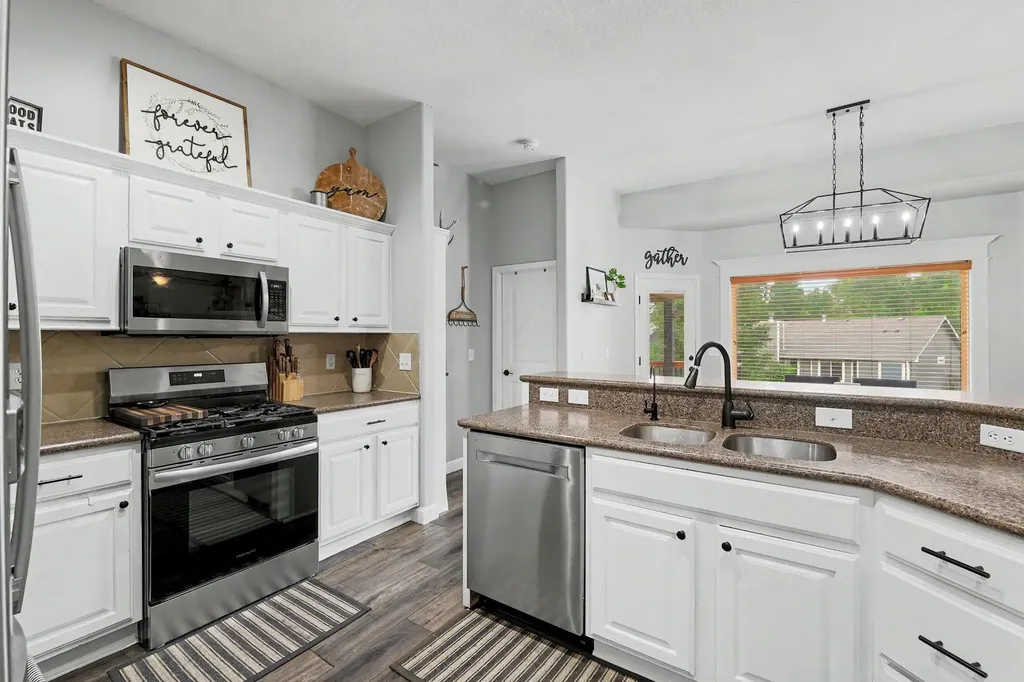 1013 E Pembrook Road Derby KS 67037