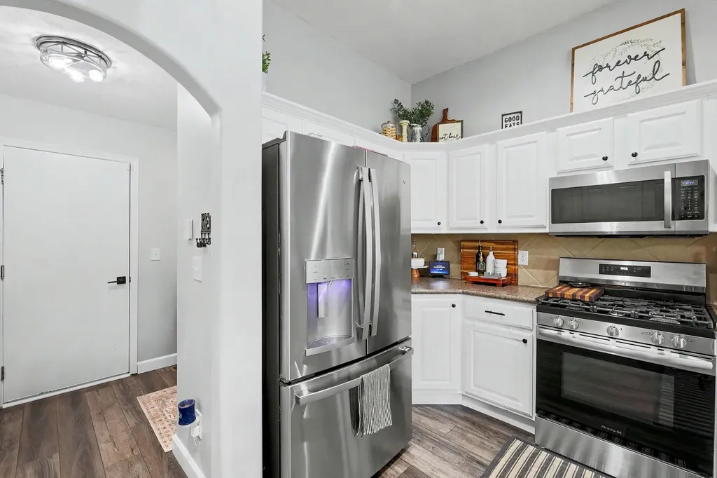 1013 E Pembrook Road Derby KS 67037