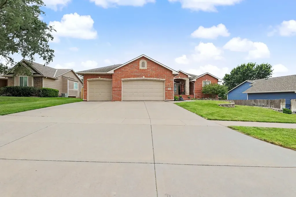 1013 E Pembrook Road Derby KS 67037