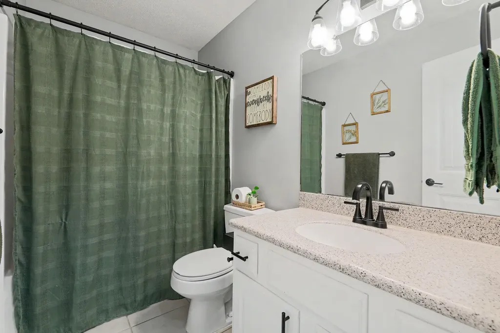 1013 E Pembrook Road Derby KS 67037