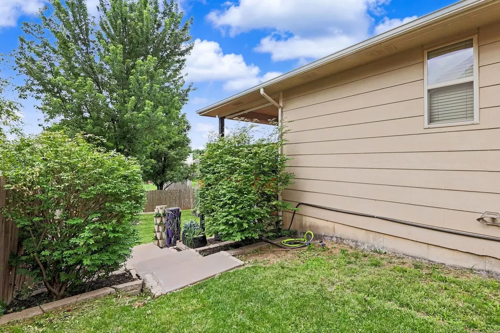 1013 E Pembrook Road Derby KS 67037