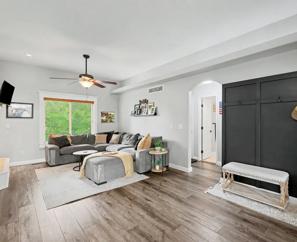 1013 E Pembrook Road Derby KS 67037