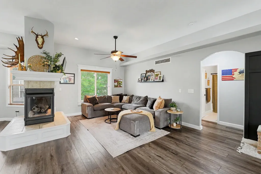 1013 E Pembrook Road Derby KS 67037
