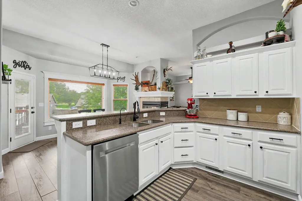1013 E Pembrook Road Derby KS 67037