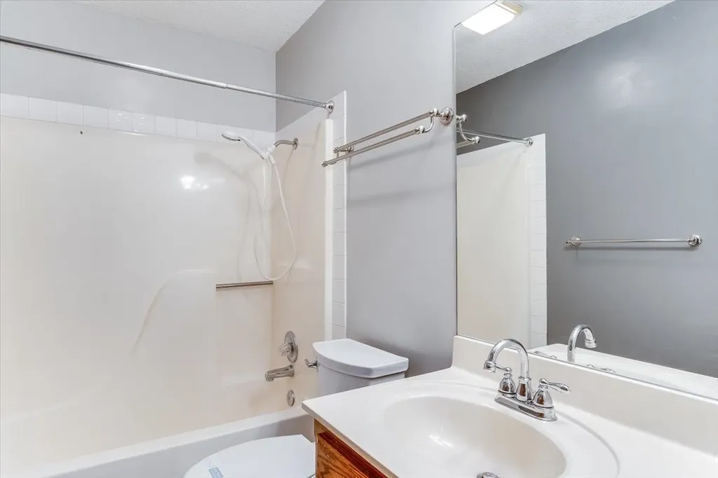 2366 N Vinegate Court Wichita KS 67226