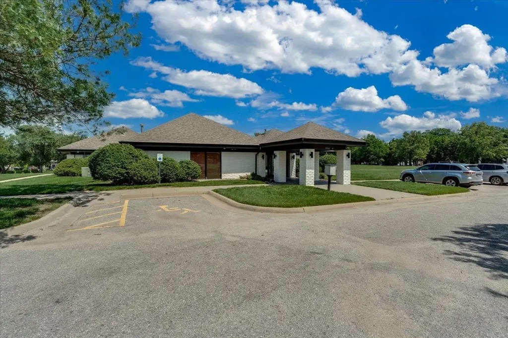 2366 N Vinegate Court Wichita KS 67226