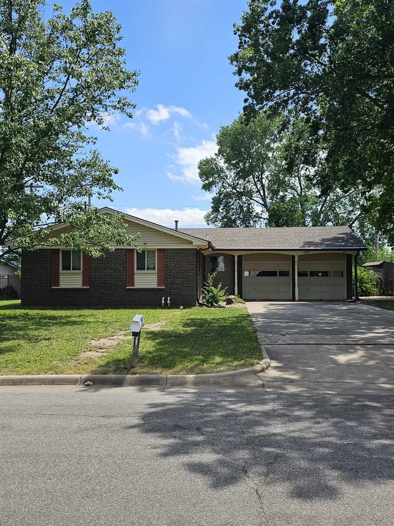 507 Akron Augusta KS 67010