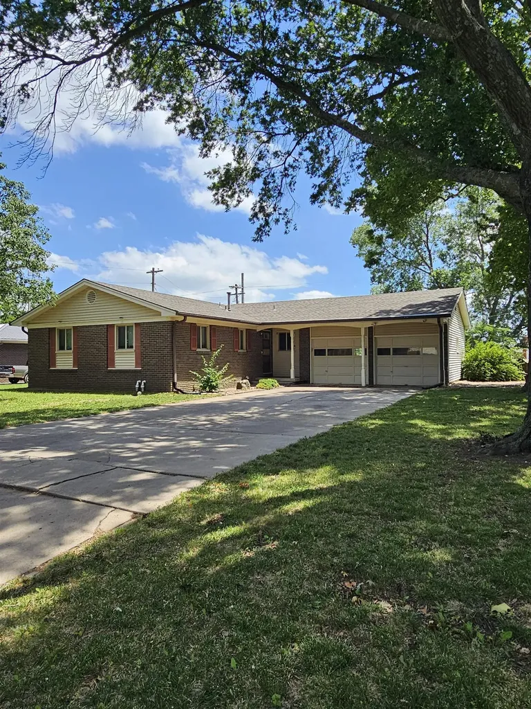 507 Akron Augusta KS 67010