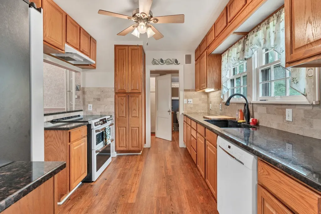 1046 W 90th Avenue N Conway Springs KS 67031