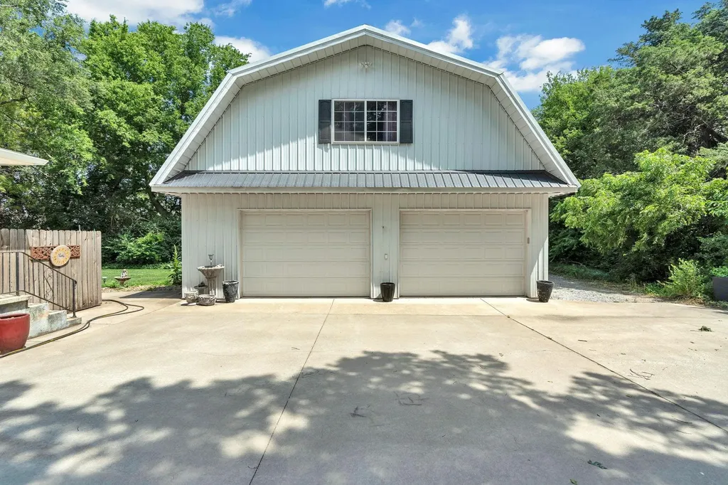 1046 W 90th Avenue N Conway Springs KS 67031