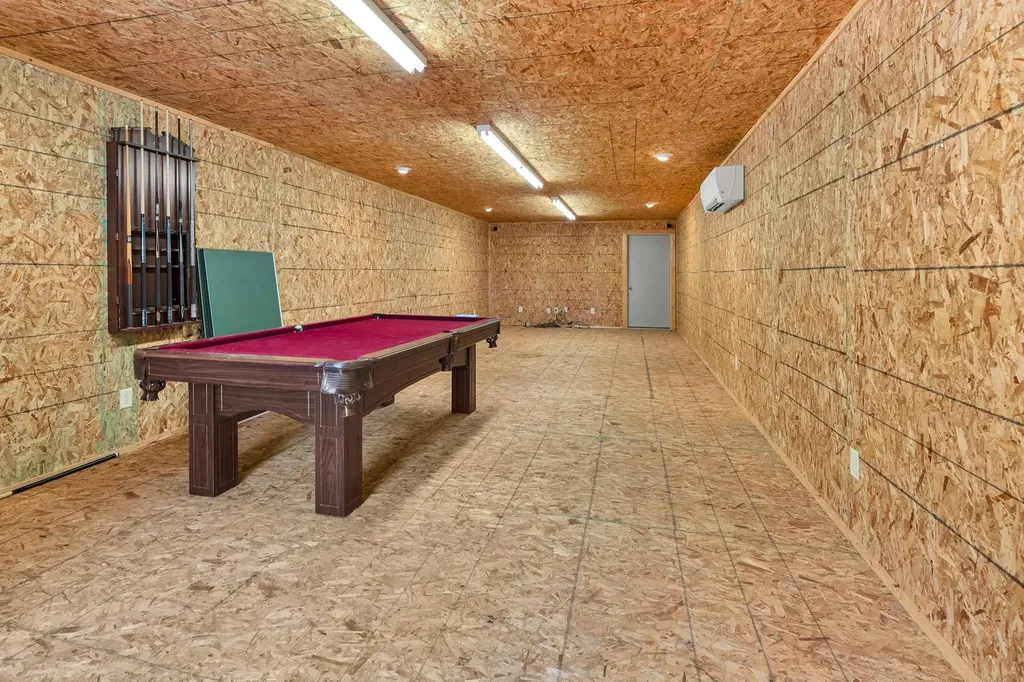 1046 W 90th Avenue N Conway Springs KS 67031