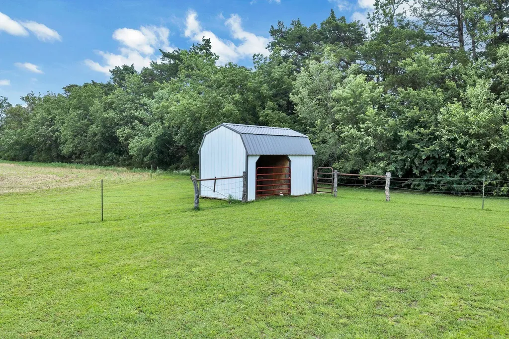 1046 W 90th Avenue N Conway Springs KS 67031