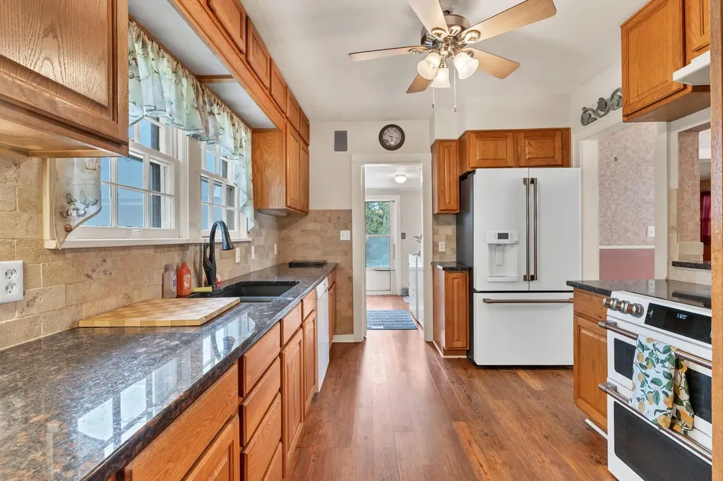 1046 W 90th Avenue N Conway Springs KS 67031