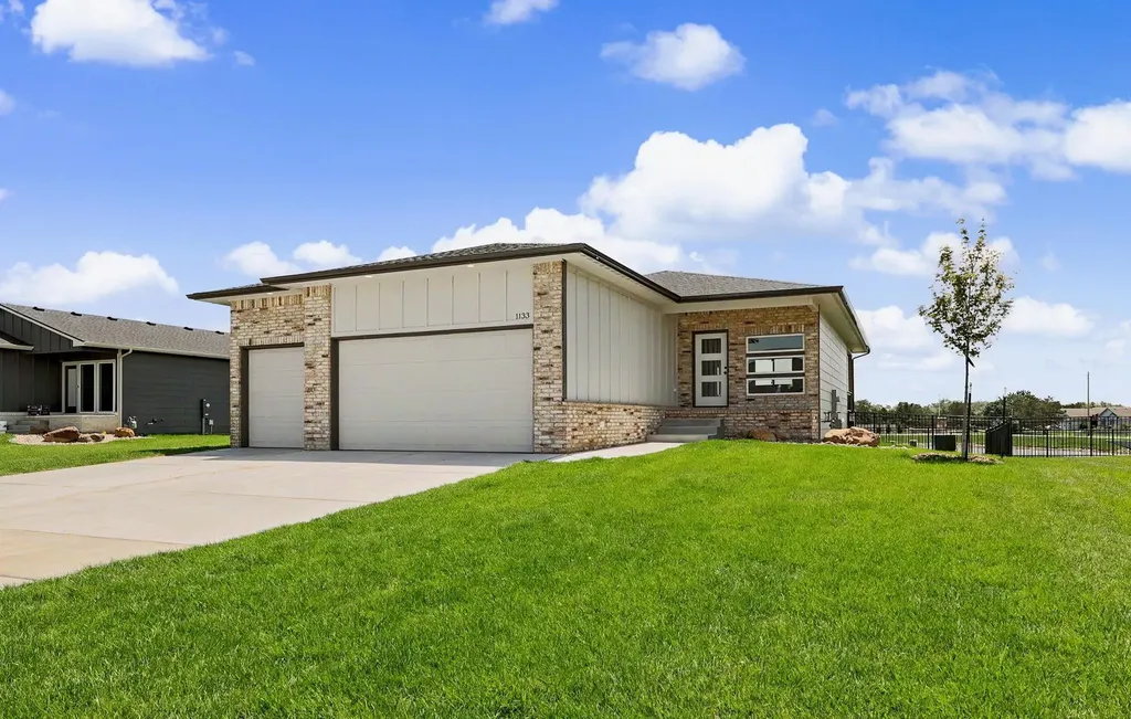 Goddard KS, 1133 W Trek Circle