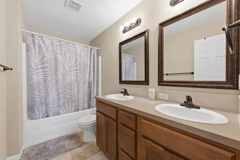 3245 S Bluelake Court Wichita KS 67215