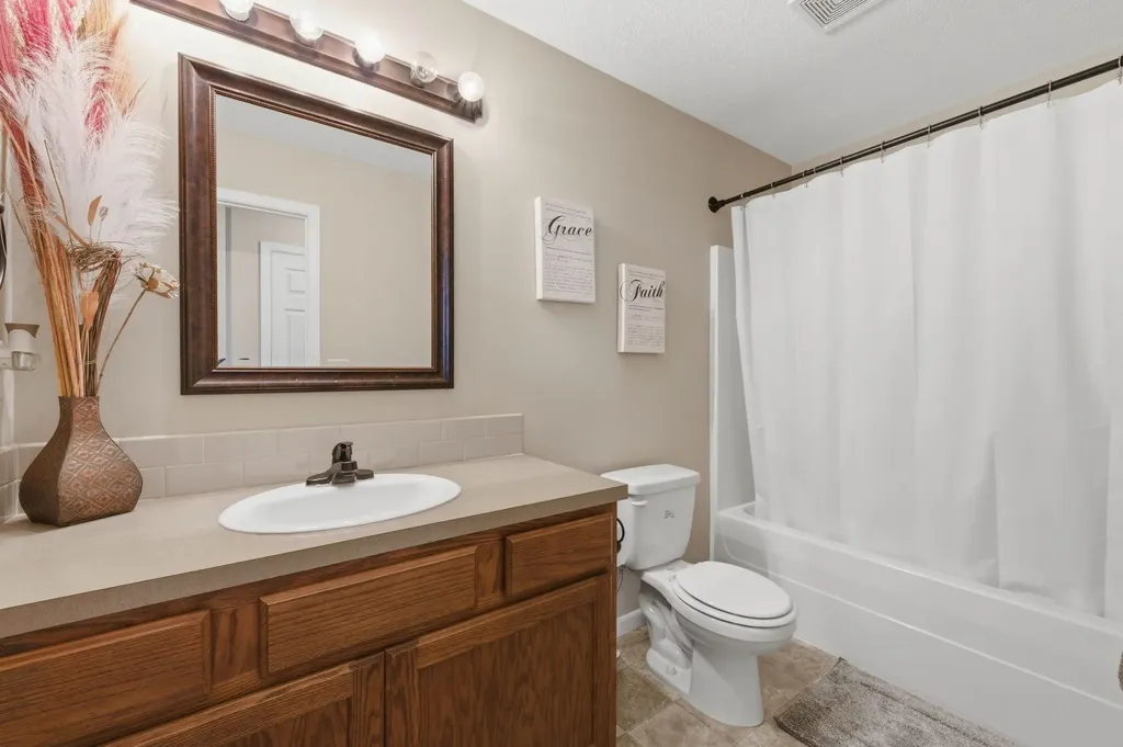 3245 S Bluelake Court Wichita KS 67215